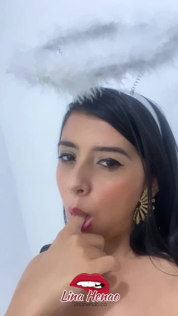 Скучал по мокрой киске этого ангела