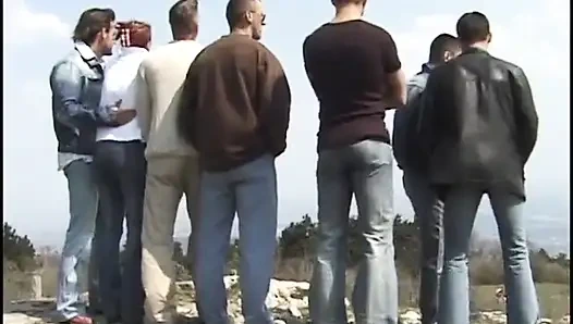 Kızıl saçlı birçok adam tarafından sikiliyor