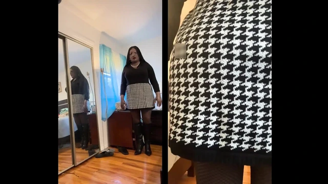 Siyah bebek Danae kazak elbiseli amını parmaklıyor