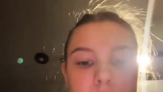 Squirting. Sıkı göte büyük anal tıkaç