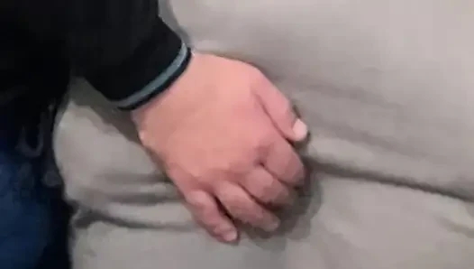 Kalabalık metroda kıllı amcık parmaklanıyor