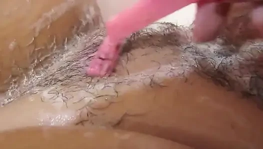 Tıraşsız amcık, göt, koltuk altı, bacaklar