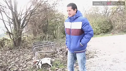 Sıska orta yaşlı seksi kadın canavar yarak emiyor ve sonra ağzına boşaltıyor