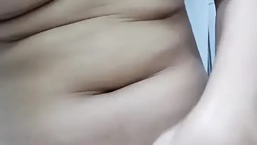 Asyalı kız mastürbasyon yapıyor