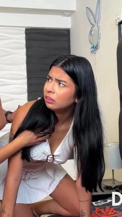 Üvey oğlumun kız arkadaşıyla seks yaptığını gördüğümde erkek delisi olduğumu keşfediyorum. | Klip 3