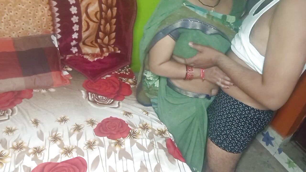 Yeni ateşli ve güzel yenge kocasıyla romantizm yaşıyor.