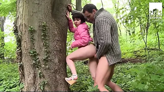 Minik orta yaşlı seksi kadın! Küçük amcığını herkesin içinde sikiyor: Vanessa Voxx