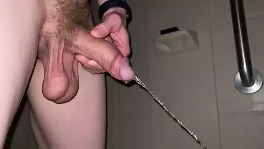 büyük pissing ve taşaklar sözleşme