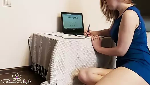 Genç muhasebeci iş ve orgazm sırasında azgın alır