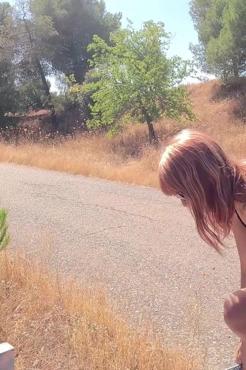 Nehir kenarında riskli halka açık mastürbasyon