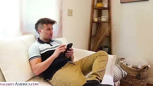Jenna Starr üvey oğlunun en iyi arkadaşının yarağını alıyor