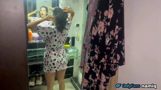 Üvey kız kardeş lavabodaki delikten yüzüne boşalıyor