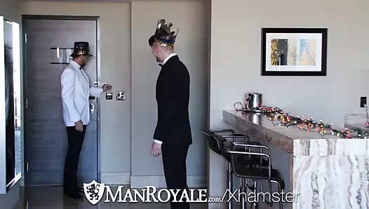 Manroyale yeni yıl arifesinde sikme ve yüz sonra vahşi parti