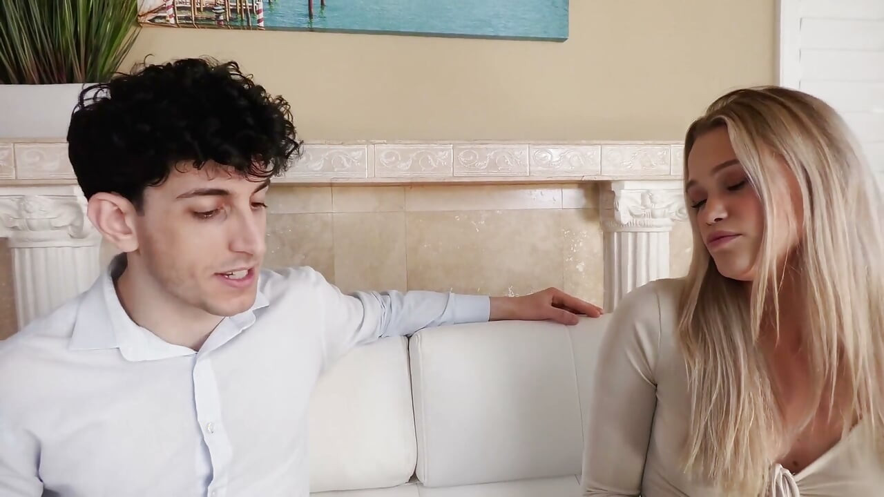 Chloe Rose işte ilerlemek için yarak emiyor