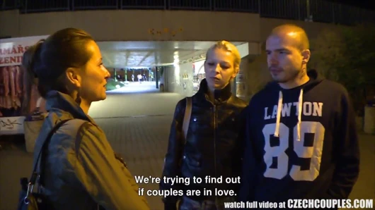 Güzel Çek çifti gf değişimi için para alır