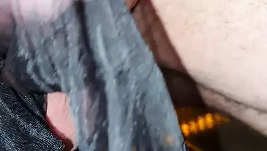 Son olarak çoraplı çorapların içine dağınık boşalıyor