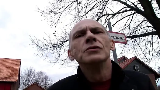 Sokakta Sikişen Iri Güzel Kadın Ve Sarışın Orta Yaşlı Seksi Kadınlar Vahşi Kanepede Sikişiyor