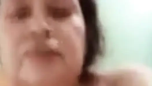 Götler bana kırmızı güzel ıslak amcığını göstermem için iyi bir açı pozisyonu veriyor