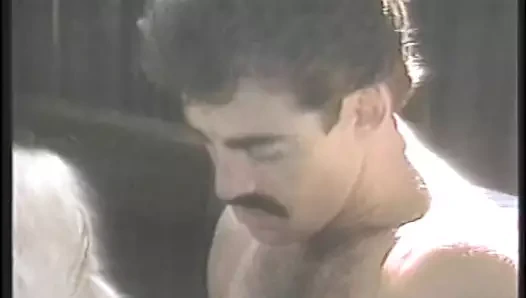 sarışın güzellik alır dövülerek yüz aşağı süre onu gf saatler