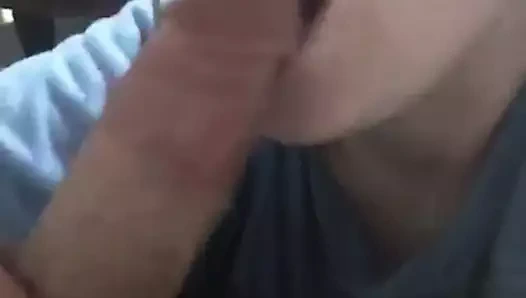 Kızıl derin boğaz makyajını çalıştırır