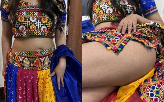 Üvey kız kardeşine yeni bir elbise hediye etti ve onunla seks yapıyor