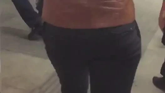 güzel götlü sarışın