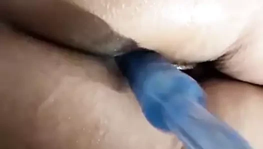 Hintli fahişe amcık sidik vajina ağzına alıyor