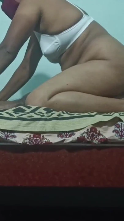 Hintli köylü evli kadın ve kocası numara yapıyor | Klip 3