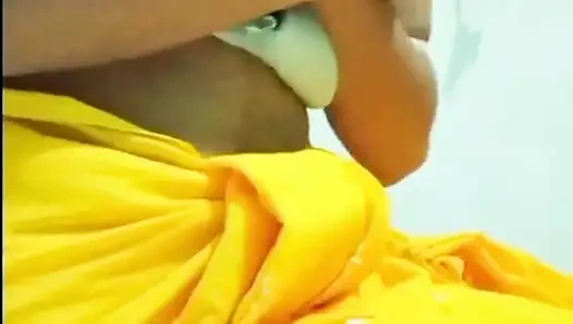 Hintli öğretmenin rol oyunu