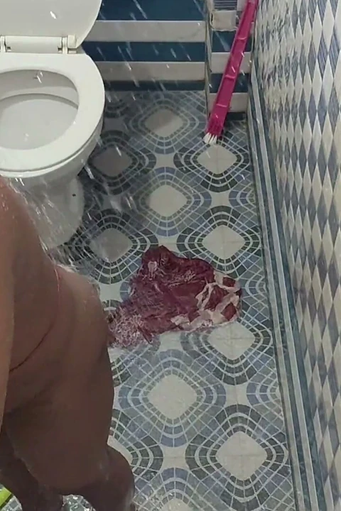 Hot Girl'ün viral tuvalet programı