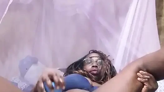 Seksi üvey anne üvey oğlu evde yokken sikişiyor.