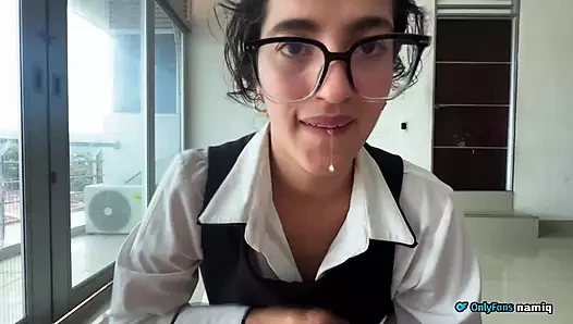 Üvey kız kardeşim için beklenmedik bir hediye ve rahatlatıcı bir sakso!