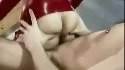 Nala kırmızı lateks binicilik horoz ve orgazm