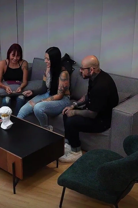 Lanet Evi, Ben Allison Sweet Ile Sevişiyorum, Arkadaşlarım Uno Oynuyor