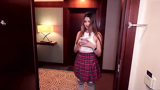 Azgın genç kız amının içine boşalmamı sağladı