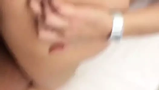 onun için kıçını yayılıyor