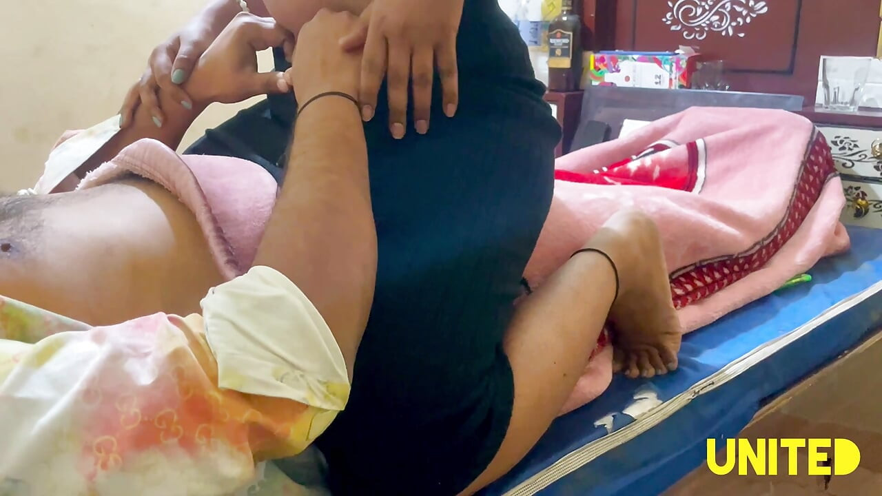 Bölüm -1 Yenge odaya geldi, beni uyandırdı ve bana bir his vermeye başladı ve yarağımı ağzına alırken dikizlendi.