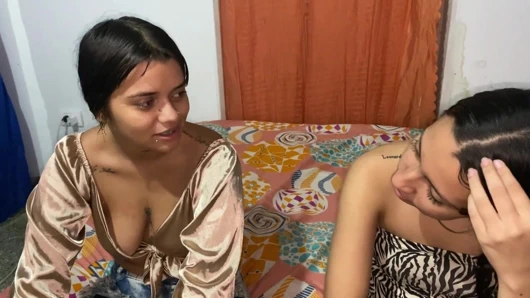 En iyi arkadaşımın küçük üvey kız kardeşi beni sikmek istiyor.