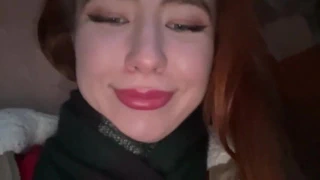 Eva merdiven boşluğunda mastürbasyon yapıyor