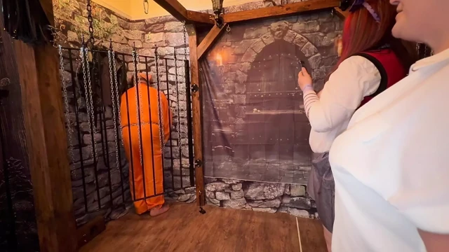 Bölüm 2:- mürebbiye, Bay Swine yarak ve hayran.