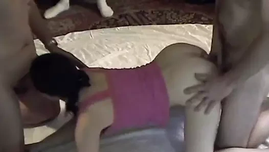 Amateurhorny.sexy gözleri bağlı milf gangbanged