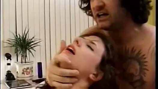 Serpantin esmer hain erkek arkadaşına bazı dersler vermeye karar verdi