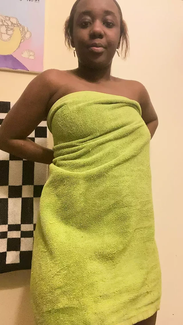 Время душа - стирка моей задницы (ссылка в xhamster porn Bio, нажмите мои социальные медиа)