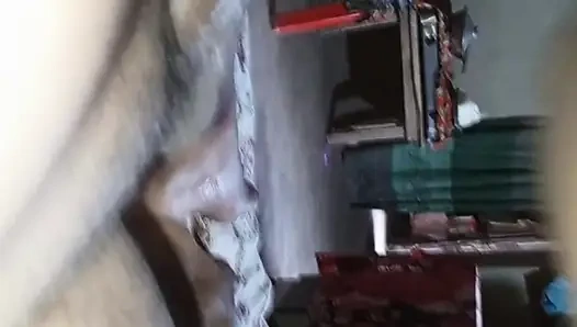 Uzun zaman sonra eve geldim ve kızımla zar zor seks yaptım