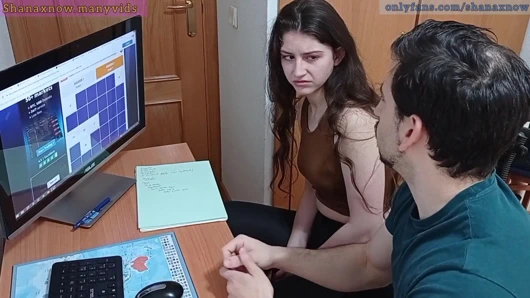 Genç öğrenci şantaj, pov oral seks, ağzına boşalmak, yutmak.