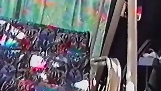 Amatör çift oturma odasında sikişiyor