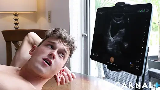 Funsizeboys - Hunter Graham hafta sonu ziyaretinde sıkılıyor sikişmeye ihtiyaç duyuyor