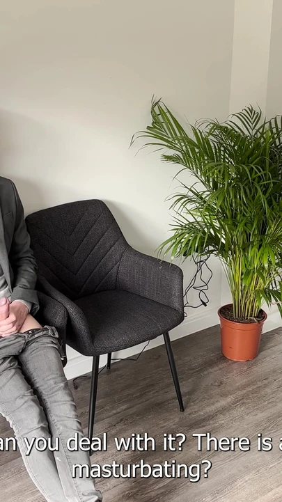 Обязательный для просмотра момент из "Я вытащил свой хуй перед мусульманской девушкой в зале ожидания и почти оказался в тюрьме"