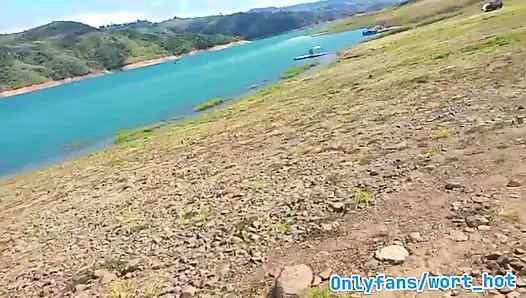 Amiga Me bir motel davet ediyor