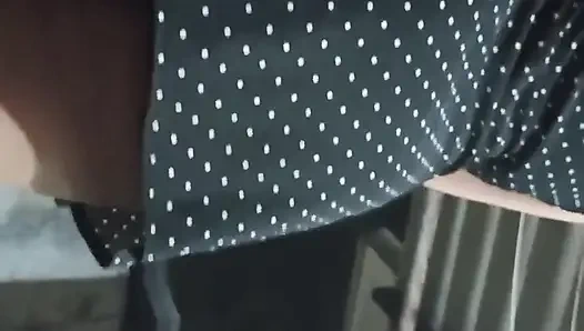 Bahçede. Komşu beni görmüş olabilir mi?